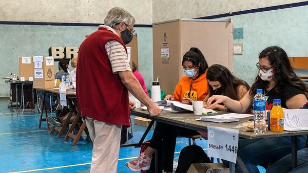Argentinos votan con normalidad en comicios legislativos claves para Gobierno
