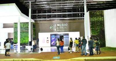 La Nación / Noche de museos: circuito realizado en el Este logró captar el interés de mucha gente