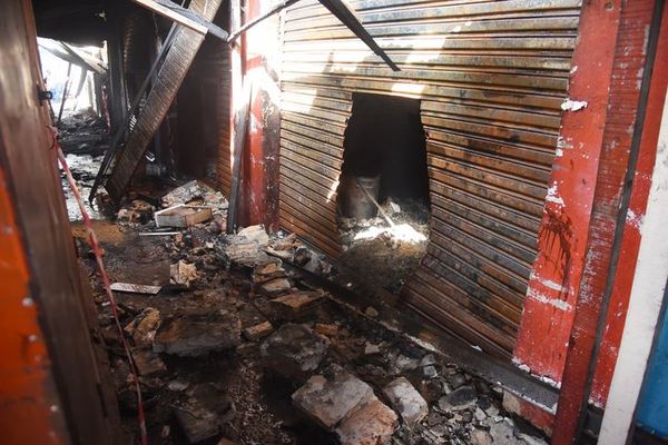 Controlaron otro principio de incendio en el Mercado 4 | Noticias Paraguay