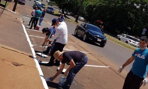 Delimitan zonas para estacionamiento alrededor del Hospital Regional