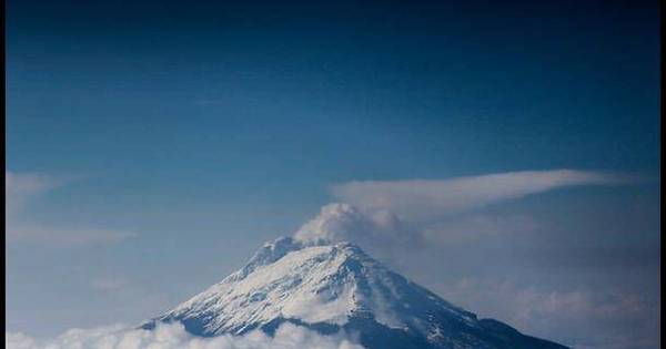 La Nación / Volcán vuelve a expulsar cenizas