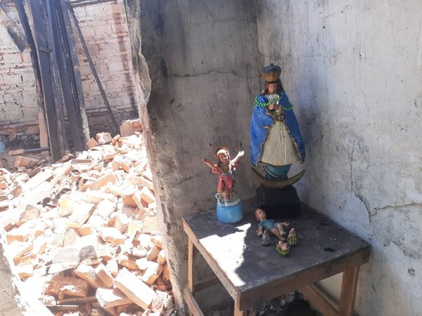 Crónica / Se cayó toda la casa, menos la pared donde la Virgen estaba