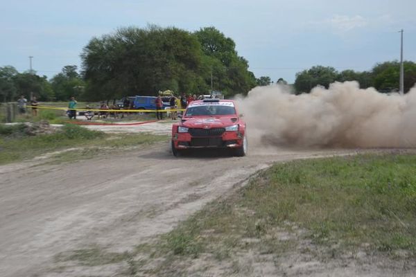 Miguel Insfrán vence en el rally de Bruguez - Automovilismo - ABC Color