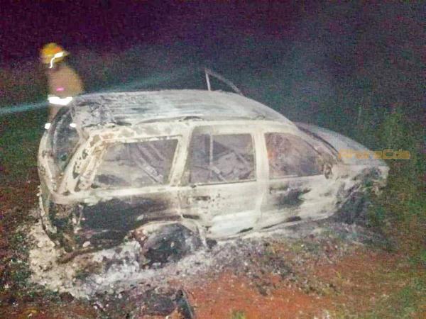 Ocurrió en la ciudad de Cedrales: desconocidos quemaron una camioneta de lujo.