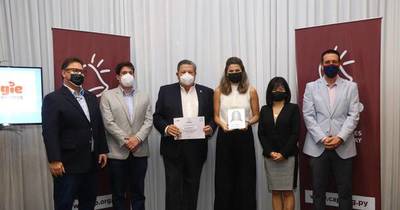 La Nación / Regimiento 8 recibió el premio al compromiso y calidad