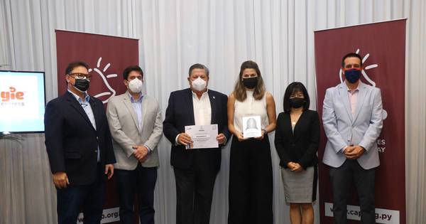 La Nación / Regimiento 8 recibió el premio al compromiso y calidad