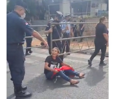 Tras ser arrastrada frente a Mburuvicha Róga, médica es llamada a declaración indagatoria