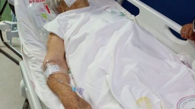 IPS tardó un mes en operar a abue y falleció, denuncian