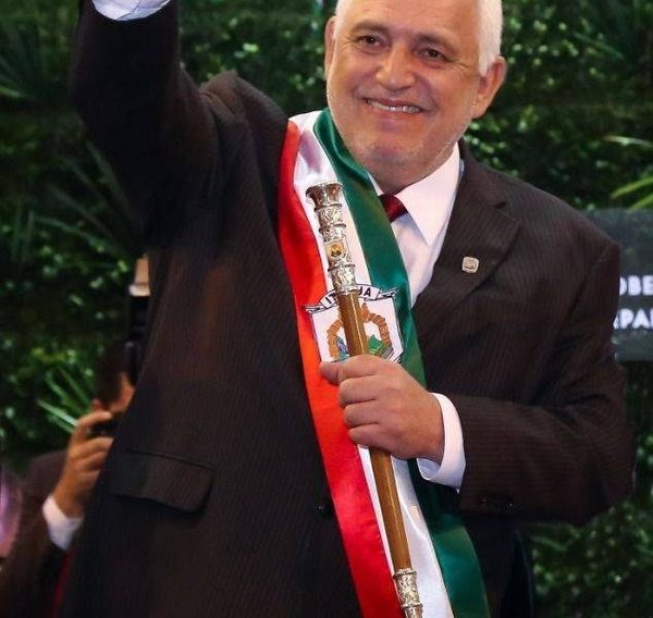 Renuncia gobernador de Itapúa
