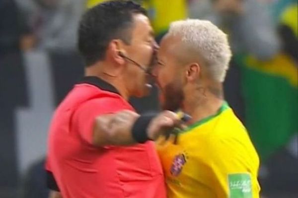 Neymar debió ser expulsado ante Colombia, dice exárbitro internacional de la FIFA