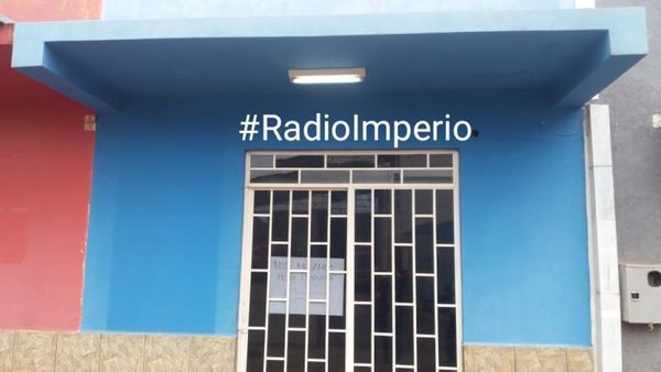 Roban notebook, impresoras y dinero en efectivo de una oficina de seguros