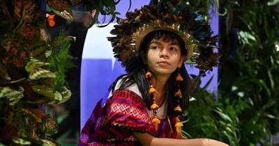 La Nación / Txai Suruí, la joven indígena brasileña que continúa la lucha de sus padres