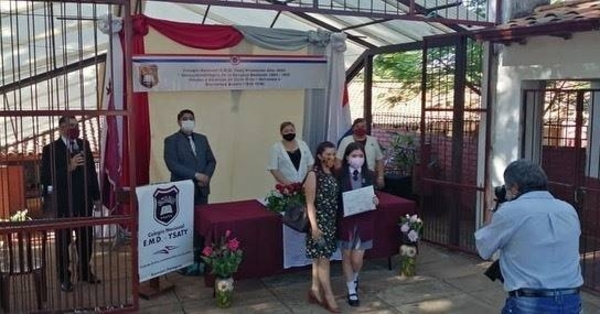 Diario HOY | MEC y ‘antivacunas’ pegan grito al cielo: colegio desea separar a no vacunados en colación
