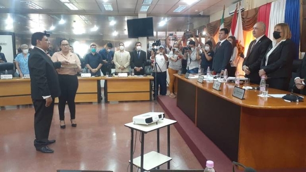 Diario HOY | Christian Brunaga fue elegido como nuevo gobernador de Itapúa tras renuncia de Schmalko