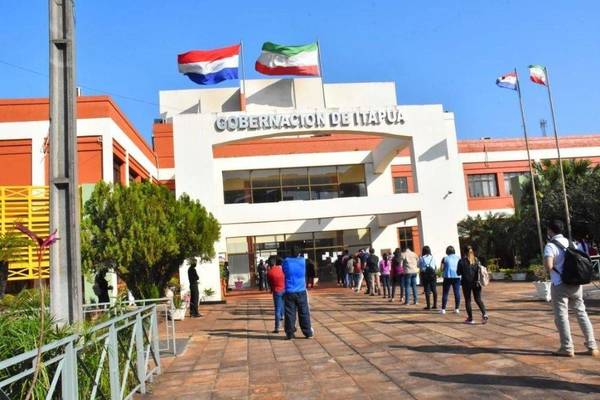 Christian Brunaga reemplaza a Juan Schmalko en la Gobernación de Itapúa