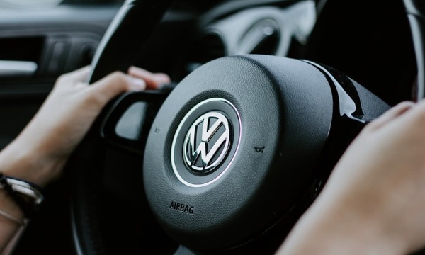 Volkswagen debe pagar multa millonaria por manipular emisiones en Australia