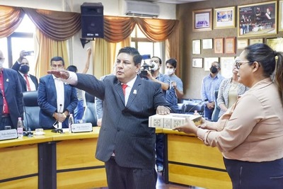 EN SESIÓN DE LA JUNTA DEPARTAMENTAL, FUE ELECTO EL NUEVO GOBERNADOR DE ITAPÚA - Itapúa Noticias