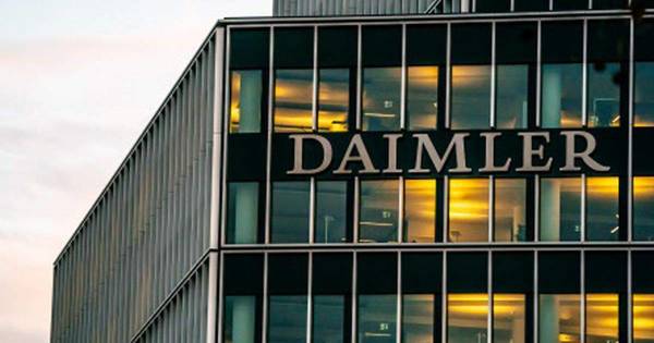 La Nación / Fabricante alemán Daimler vende su participación en Renault