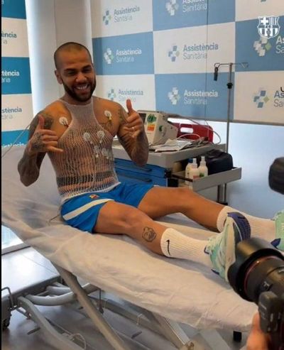 Dani Alves pasó la revisión médica en el Barcelona