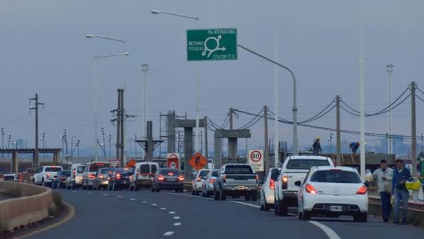 Argentina amplía a 5.000 el cupo de ingreso de personas por Posadas