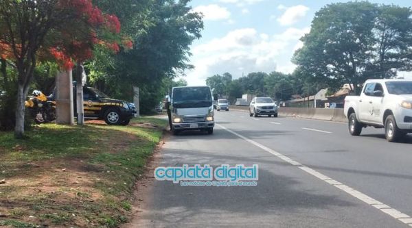 Muerte de niña se  pudo haber evitado: Caminera prefiere multar frente al vacunatorio antes de dirigir tránsito y ayudar a cruzar