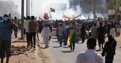 La Nación / Sudán: detienen a jefe de Al-Jazeera y hubo ocho muertos en protesta antigolpe