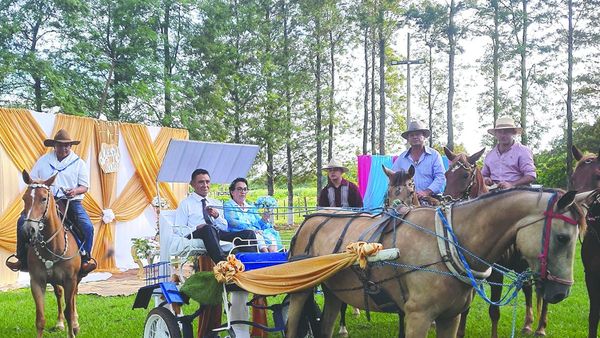 Celebran Bodas de Oro con misa de su hijo pa'i