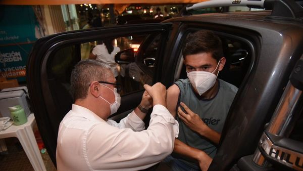 Diputado plantea que no vacunados sean excluidos de Ley de Gasto Cero