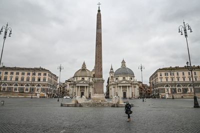 El Covid vuelve a crecer en Italia con un nuevo tipo de paciente: el país se moviliza para “salvar la Navidad” - .::Agencia IP::.