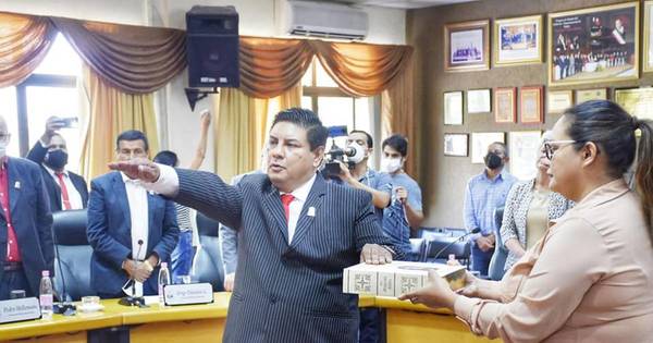 La Nación / Cristhian Brunaga asumió como gobernador de Itapúa