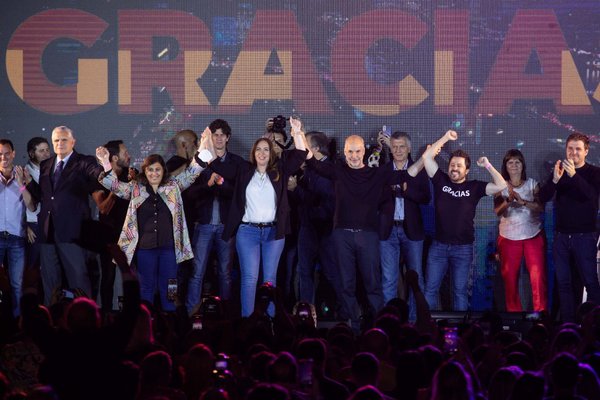 Oposición argentina gana comicios legislativos en los principales distritos