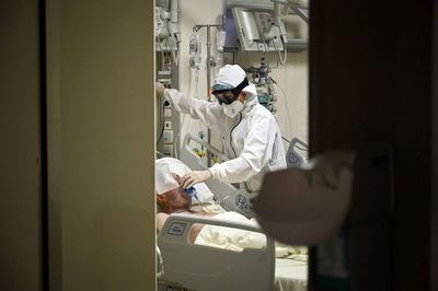 Promulgan ley que autoriza US$ 40 millones para pagar deudas covid con sanatorios privados y farmacéuticas - Nacionales - ABC Color