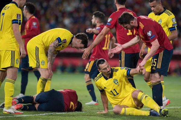 La desmedida agresión de Ibrahimovic a un jugador español - Megacadena — Últimas Noticias de Paraguay