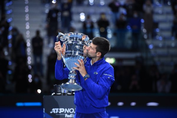 Djokovic debuta en el Masters ATP con victoria ante Ruud