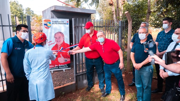 Gobernador habilitó obras de pozos artesianos, aulas y empedrados