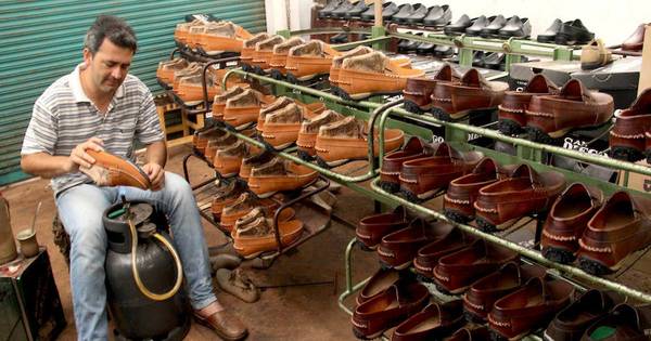 La Nación / Industria del calzado experimenta cuantiosas pérdidas por el contrabando