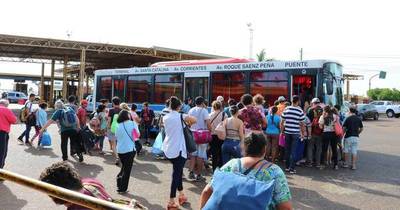 La Nación / Este miércoles se inicia el paso de buses internacionales hacia Argentina