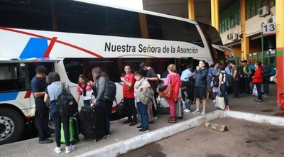 Acuerdan reapertura de servicios de transporte de pasajeros con Argentina