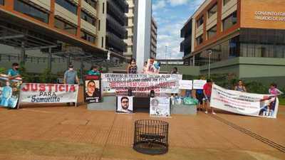 Familiares de Samuelito exigen que se mantenga cambio de carátula - La Clave