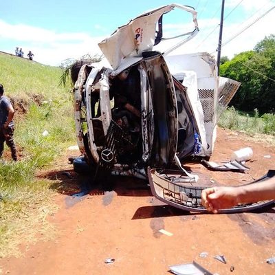 Chofer muere tras reventón de rueda y posterior vuelco sobre Ruta PY06 - La Clave