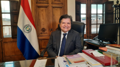 "Un embajador es un espía y un agente comercial" - El Independiente