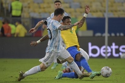 Con Messi, Argentina va por el boleto a Catar ante un Brasil sin Neymar