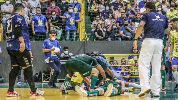 Por choque de cabezas, jugador tiene pérdida de memoria