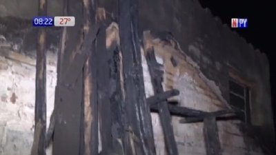 Una mujer y sus tres hijos lo perdieron todo tras incendio | Noticias Paraguay
