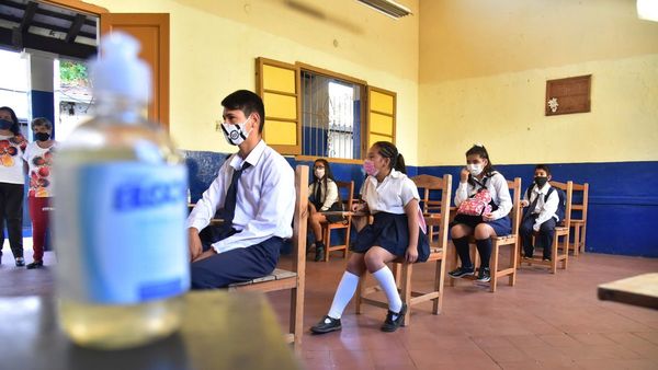 Viceministra en contra de separar a no vacunados en graduación