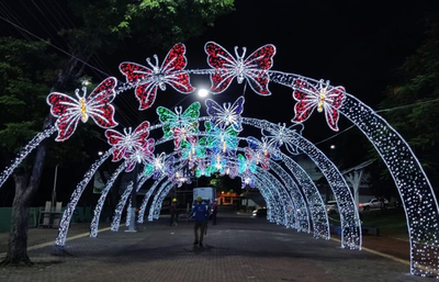 Empieza a ganar color la Navidad de las luces en Foz de Yguazú - La Clave