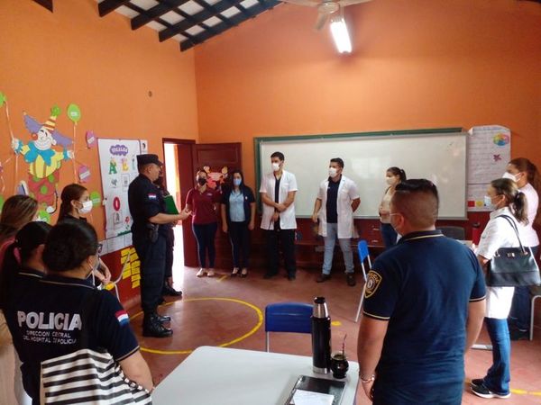 Policía Nacional de Misiones realiza trabajo comunitario - Nacionales - ABC Color