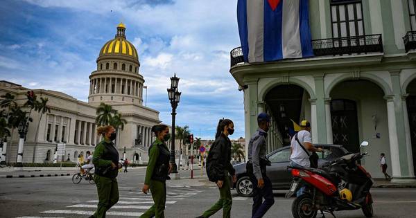 La Nación / Cuba frustra marcha opositora y EEUU la acusa de “silenciar” al pueblo