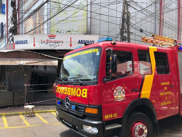 Principio de incendio causa gran susto en el microcentro esteño - ABC en el Este - ABC Color