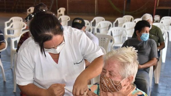 Empresario pide menor burocracia y vacunación masiva contra el Covid